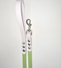 Pavadėlis dengtas PVC, žalias su balta rankena