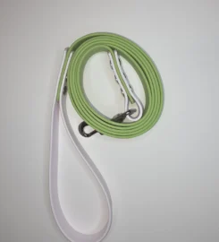 Pavadėlis dengtas PVC, žalias su balta rankena