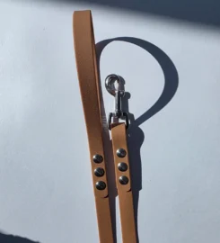 Pavadėlis dengtas pvc, rudas