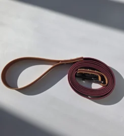 Pavadėlis dengtas PVC, bordo su ruda rankena