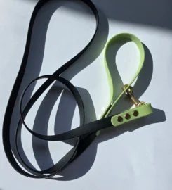 Pavadėlis su žalia rankena dengtas pvc, juodas