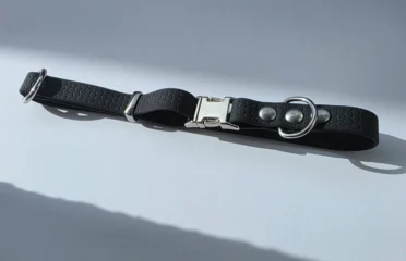 Reguliuojamas antkaklis dengtas pvc, Hexa, juodas su raštu