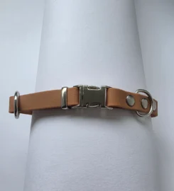 Reguliuojamas antkaklis dengtas pvc, rudas