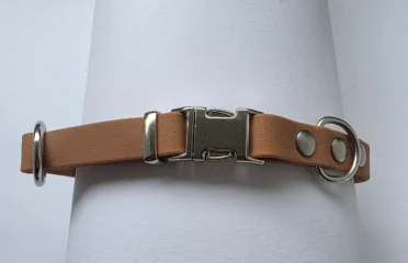 Reguliuojamas antkaklis dengtas pvc, rudas