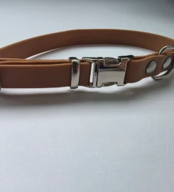 Reguliuojamas antkaklis dengtas pvc, rudas