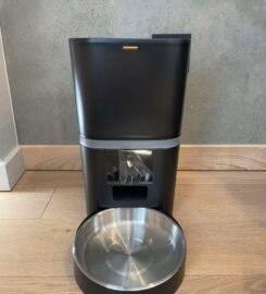 Automatinė kačių šėrykla su kamera ir WiFi