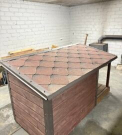 Didelė šiltinta būda su terasa