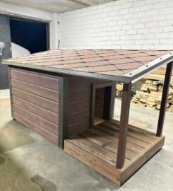 Didelė šiltinta būda su terasa